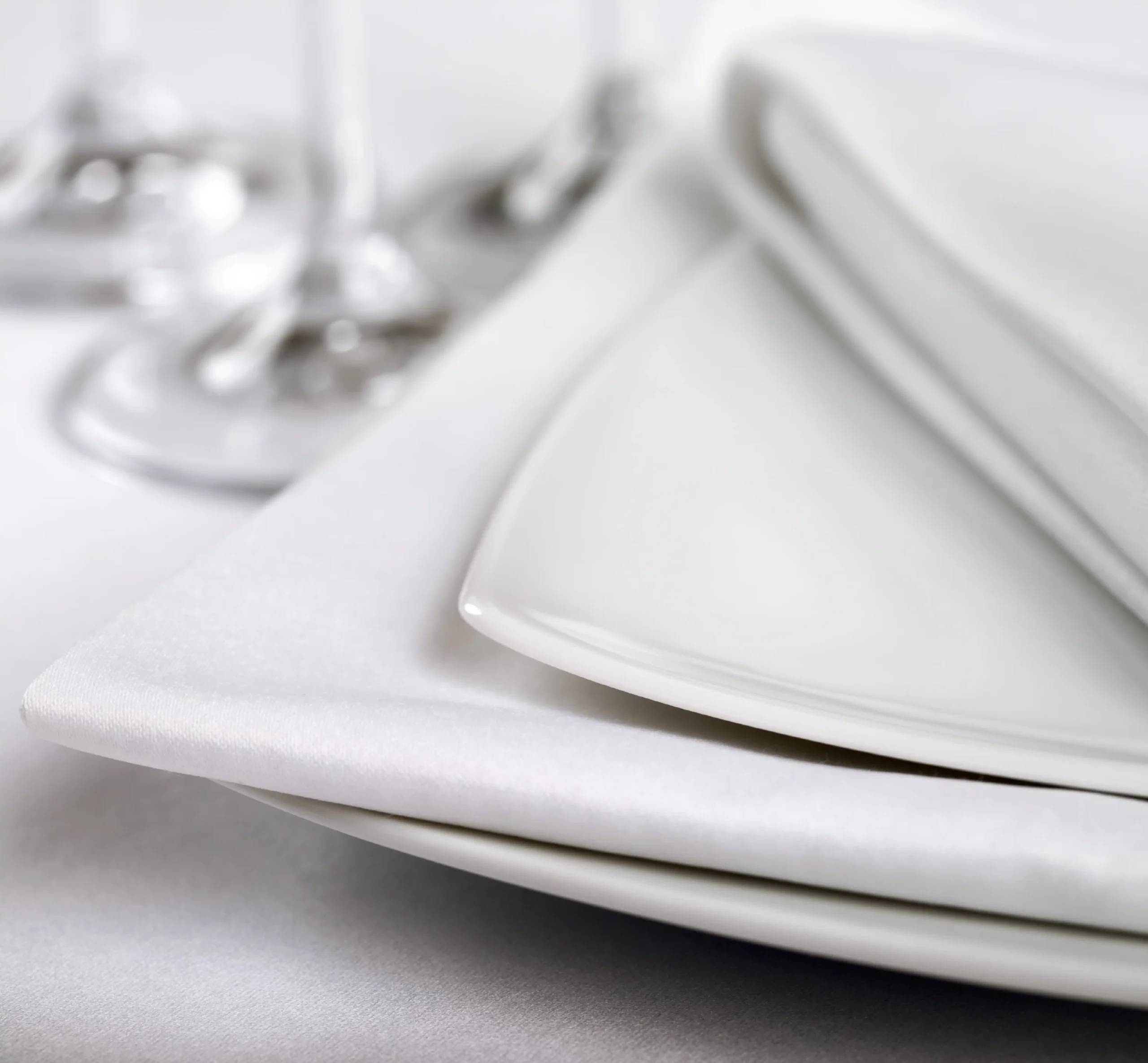 Versatile handling, from napkins to king-size quilts