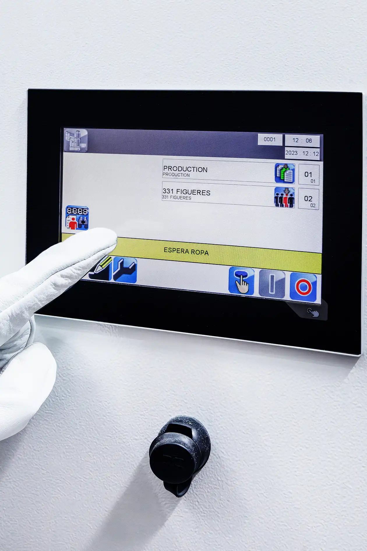 User-friendly operation with intuitive controls and visual aids