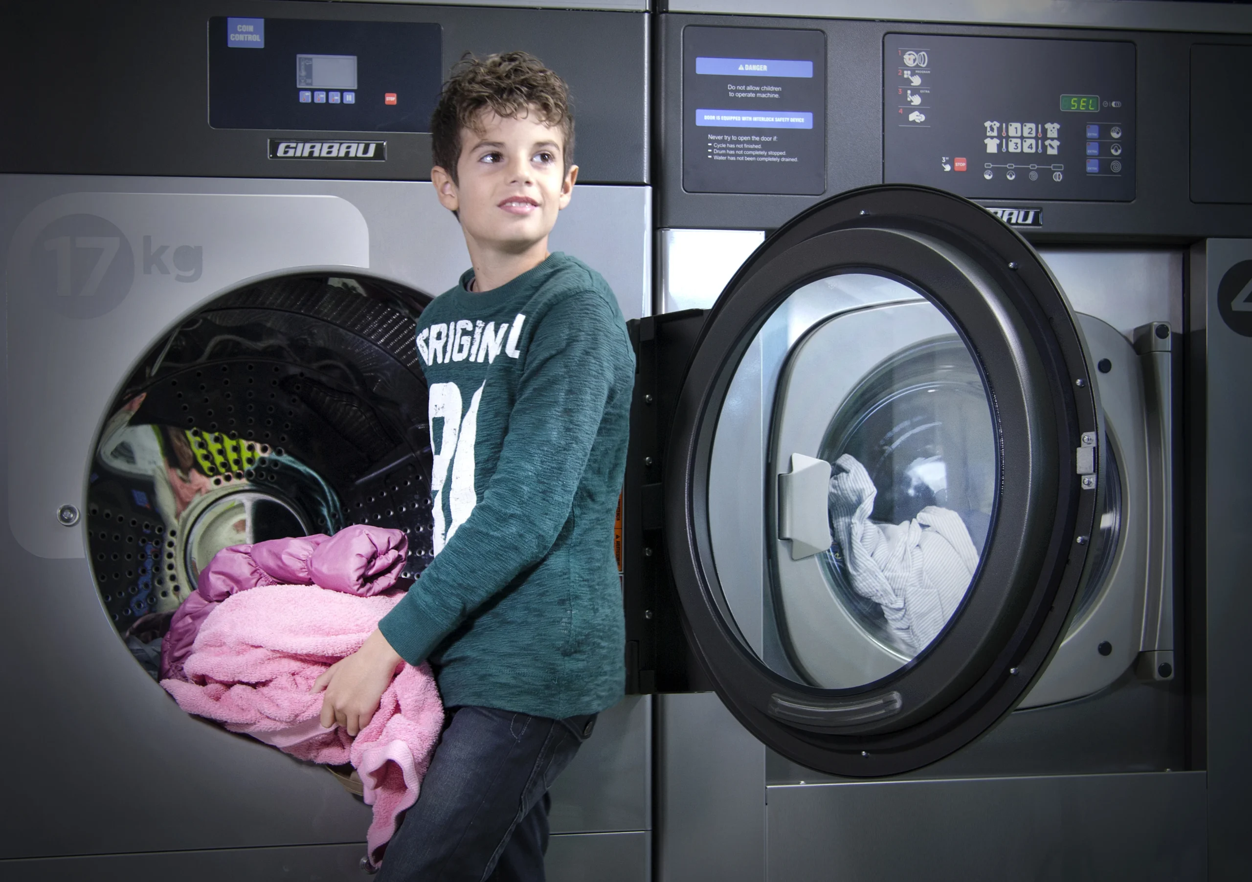 Automatic regulation of drum rotation speed ensures that, regardless of load size or cycle phase, garments remain in a “floating” state, delivering an optimal finish and extending fabric lifespan.