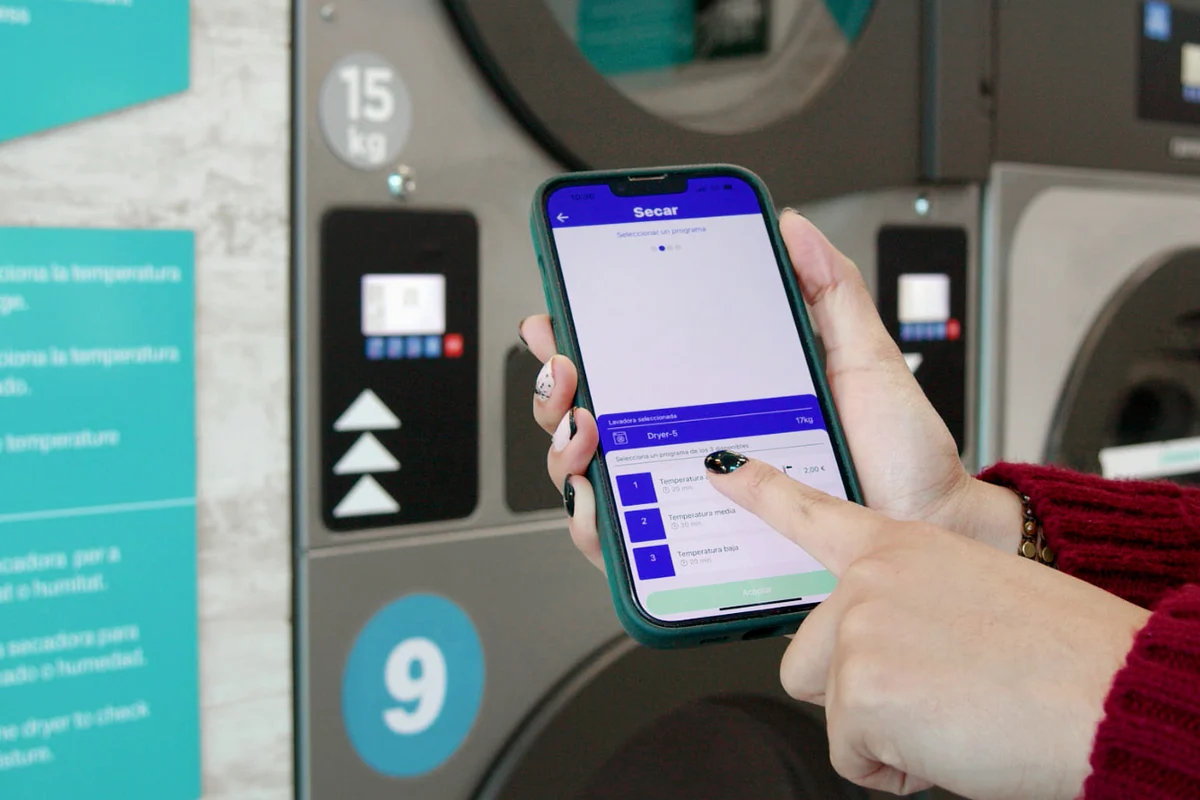 Connectivity with Sapphire for online business control.