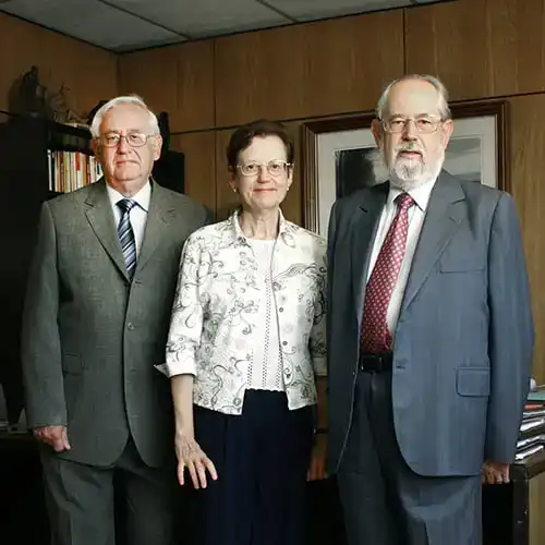 1960 - Pedro, Toni and Teresa Girbau, Joan Girbau's children, began manufacturing industrial machinery for laundries.