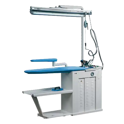 Taula de planxar professional Girbau dissenyada per a un acabat precís de les peces, més productivitat i un planxat d’alta qualitat en bugaderies comercials.