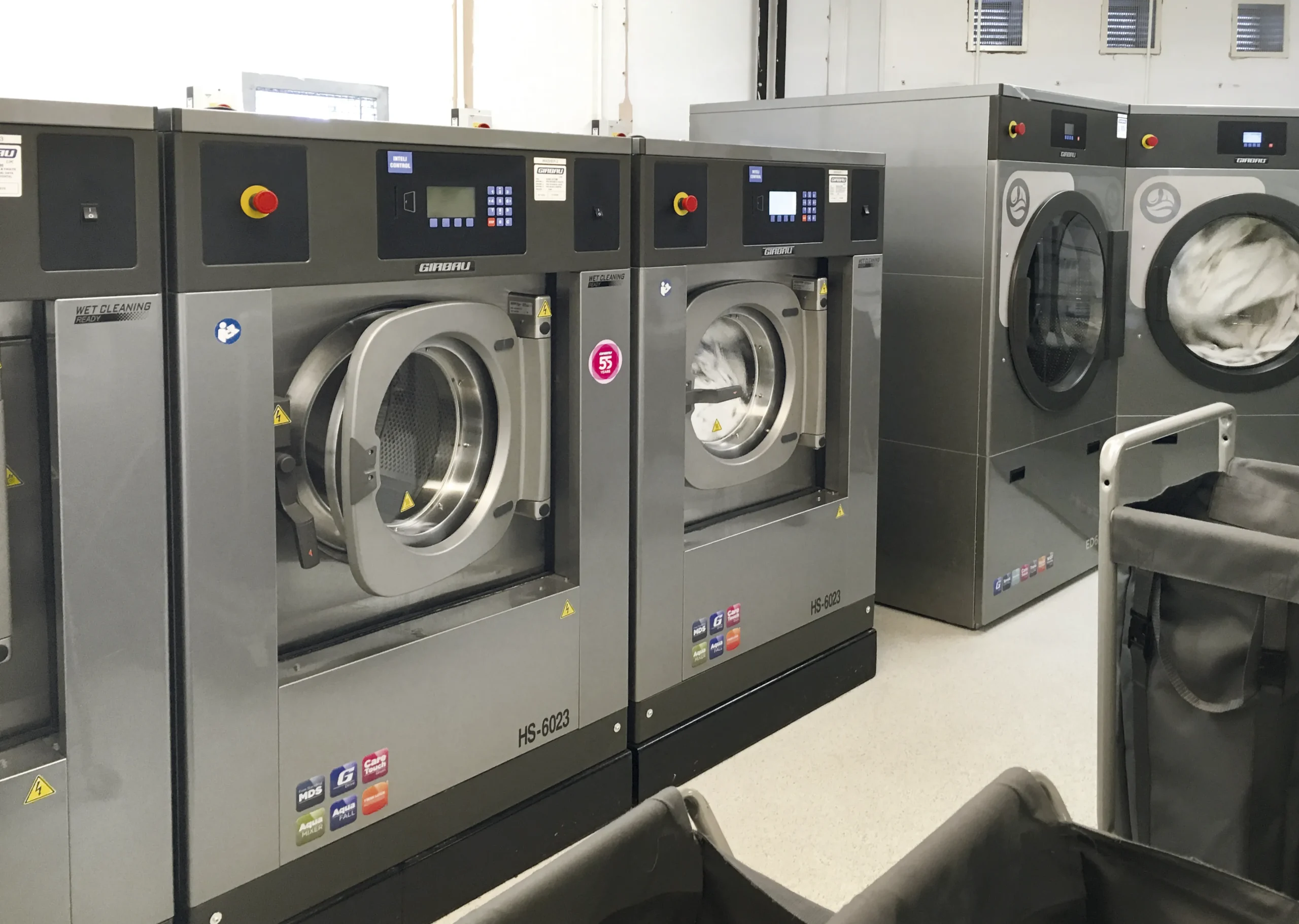 Rentadores industrials Girbau instal·lades a la bugaderia de Stoke by Nayland Hotel, Golf & Spa per millorar capacitat i eficiència.