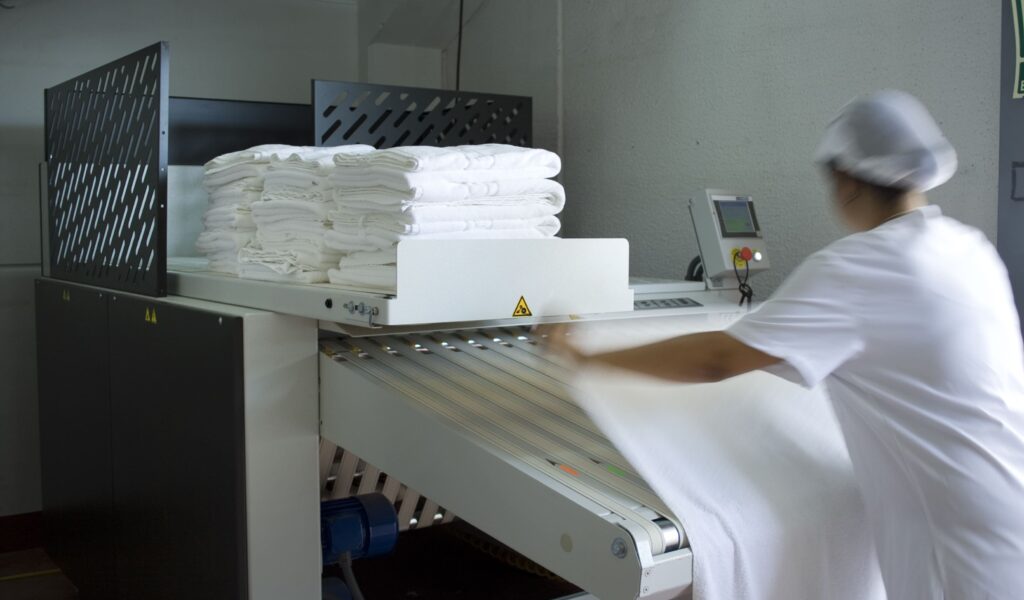 Bugaderia in-house: beneficis, equipament i aspectes a considerar en la seva planificació