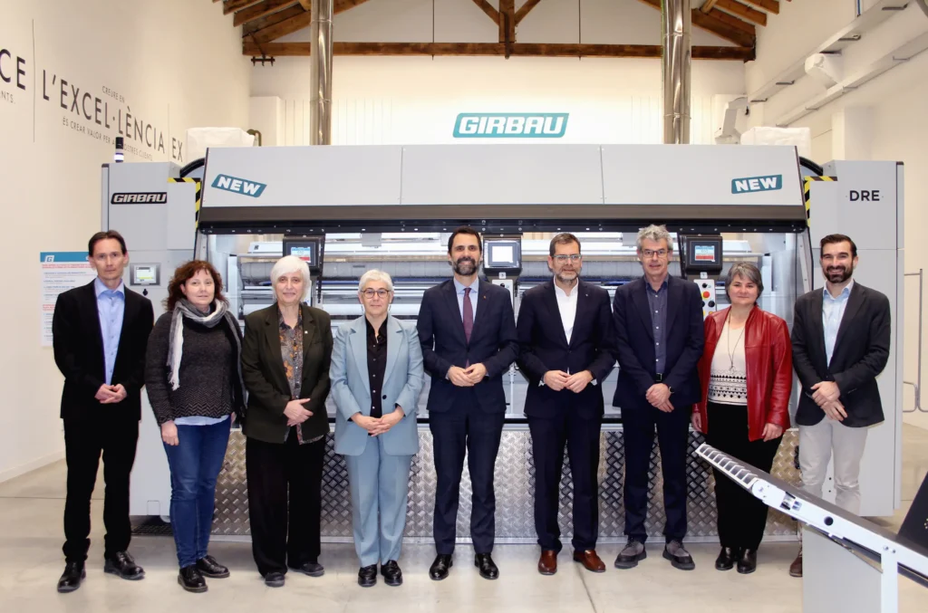 Soluciones de recuperación de agua y automatización industrial, temas clave en la visita del Consejero de Empresa y Trabajo a Girbau