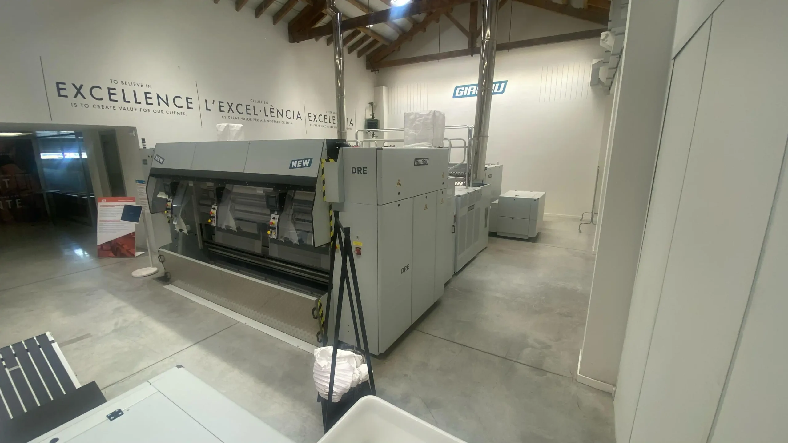 Integración total con calandras y plegadores de Girbau.