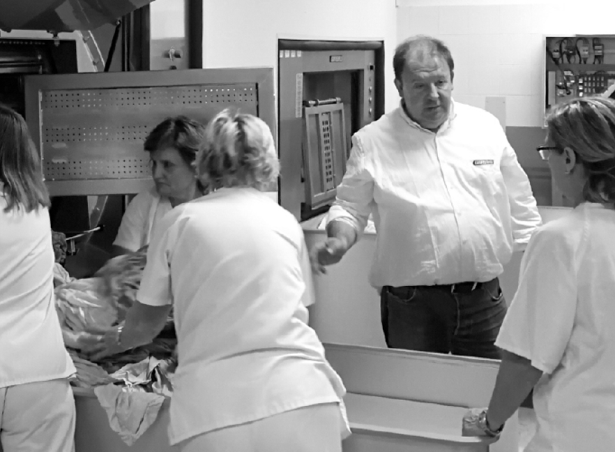 Girbau specialist coaching the workers of a laundry