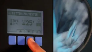 Detalle del panel de control de la secadora comercial EDS de Girbau, con programas configurables y ajustes personalizables de temperatura, flujo de aire y rotación.