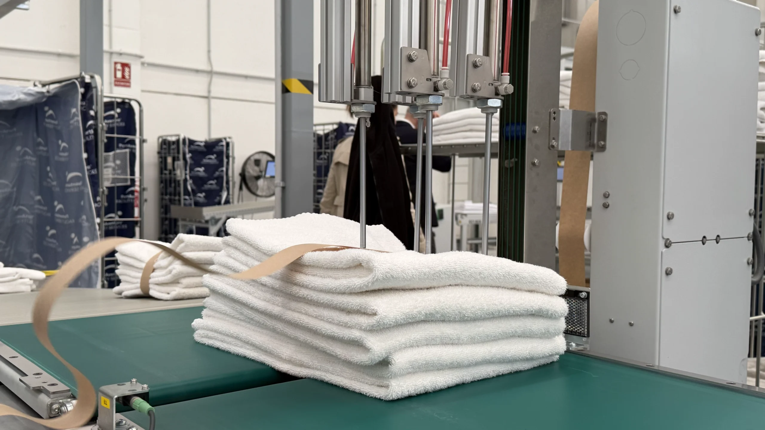 Fasciatrice senza plastica con nastro di carta