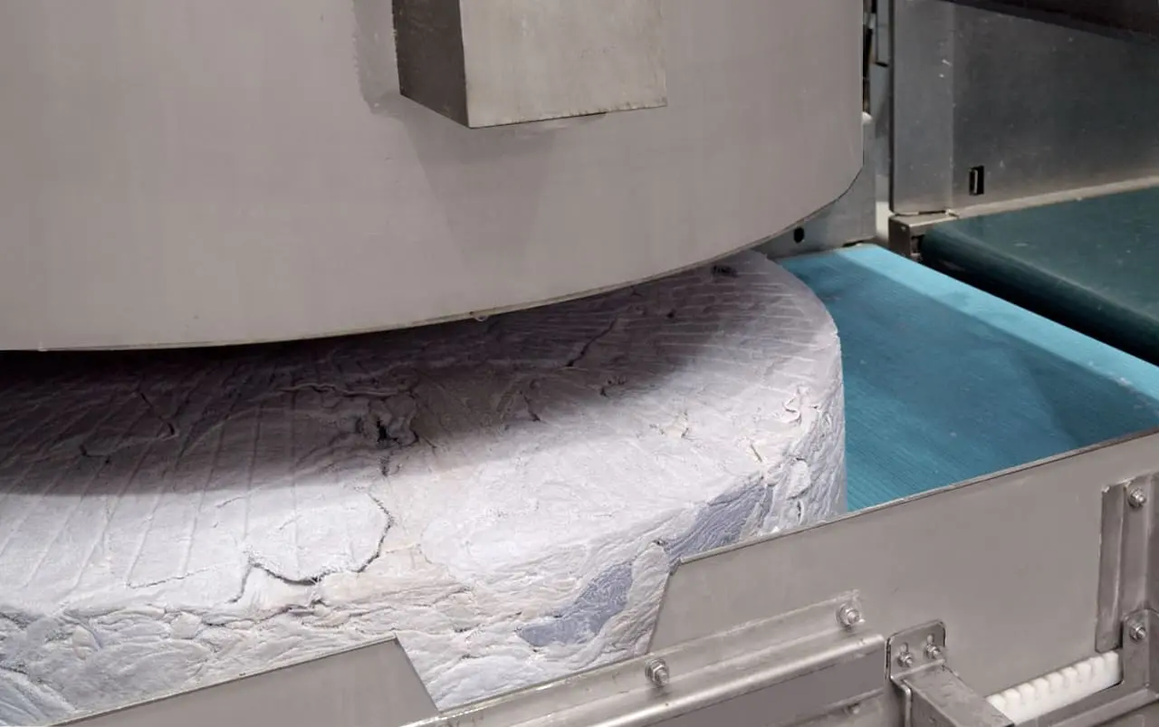 Applies up to 40 bar of pressure for faster drying without damaging fibers