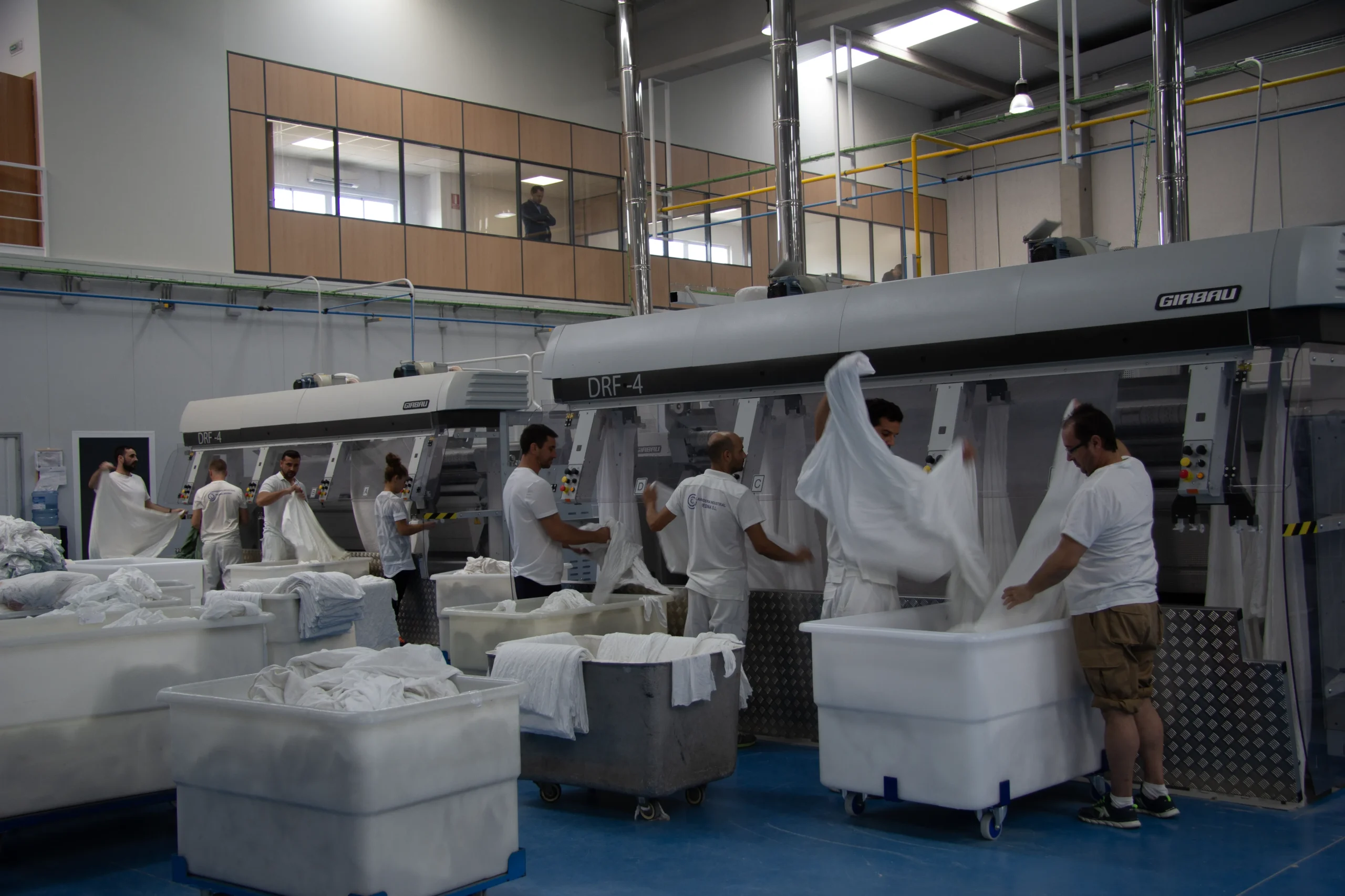 Automated linen feeding system
