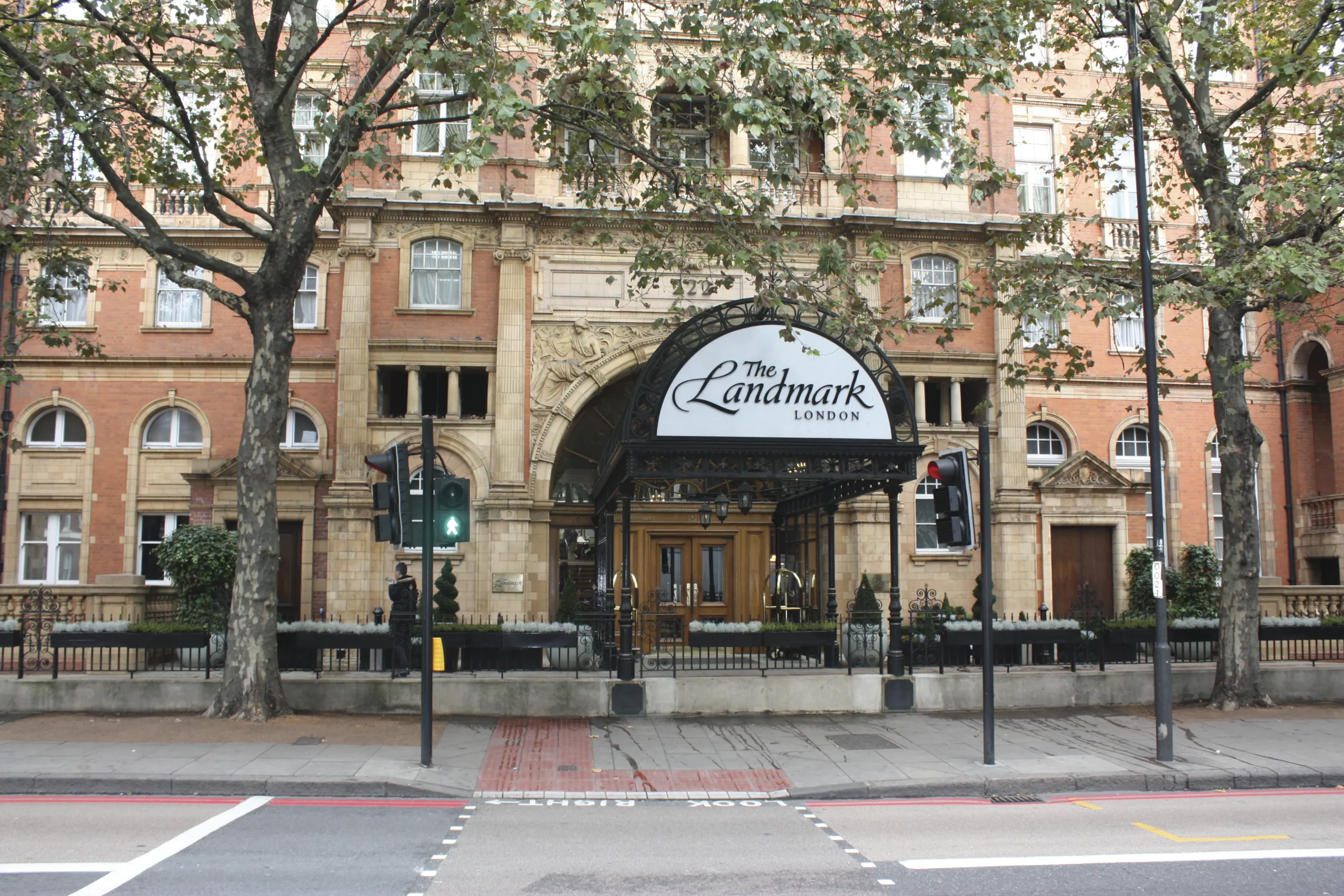 Landmark London Hotel: Complex installation in basement laundry requires expert handling